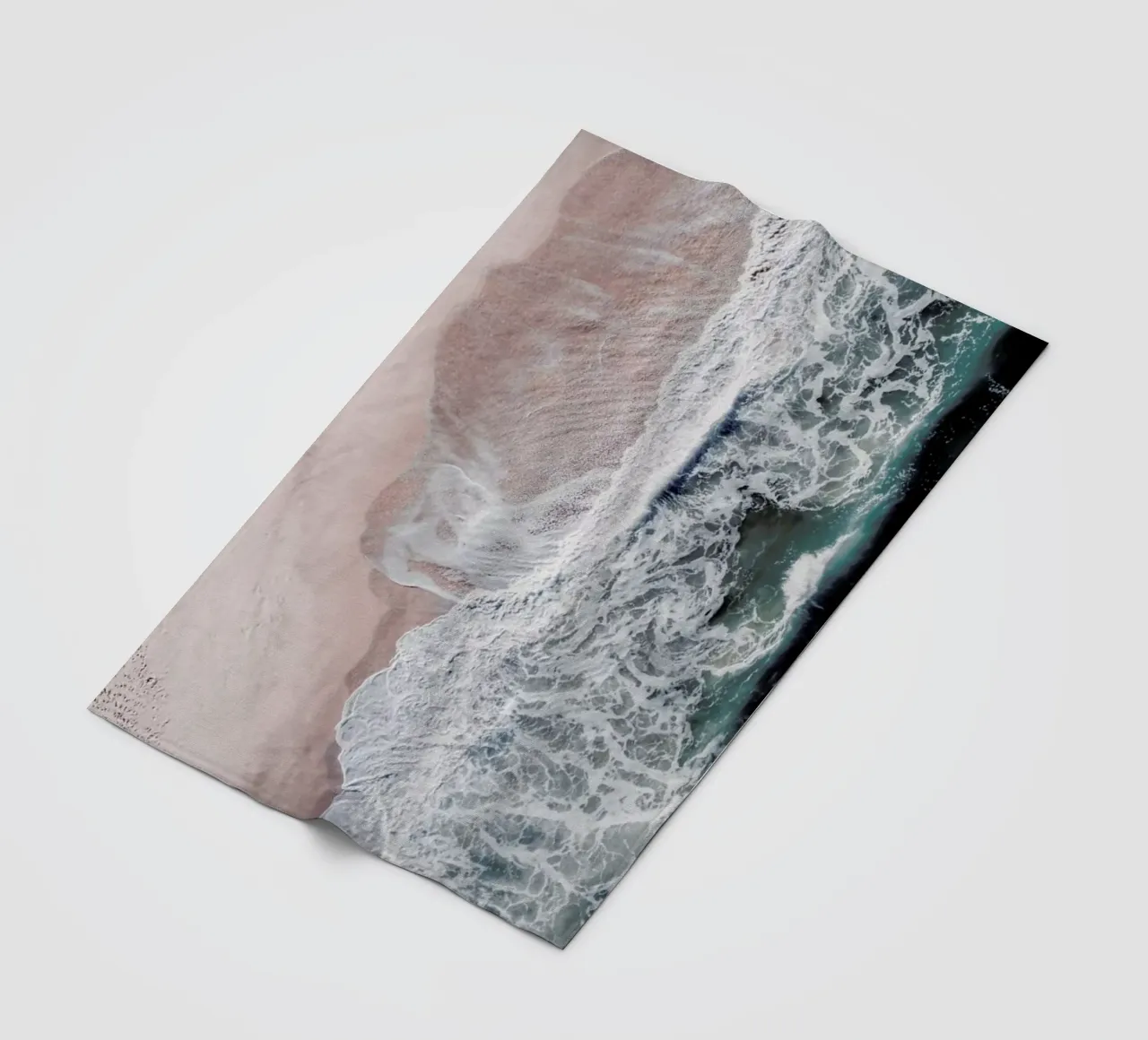 Crashing Waves coperta in pile da Ingrid Beddoes