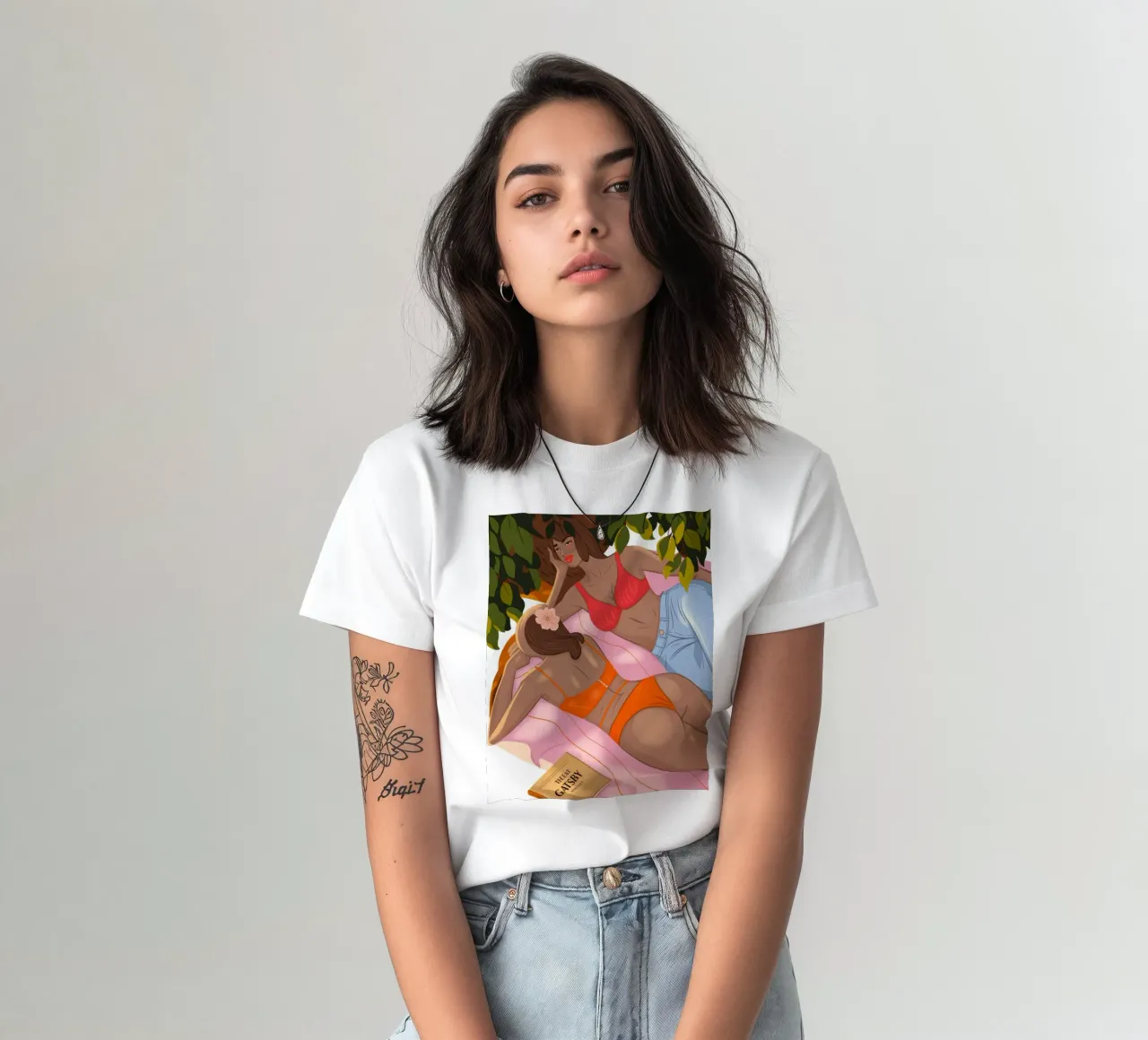 Fuga intima in giardino t-shirt da Veiled Canvas
