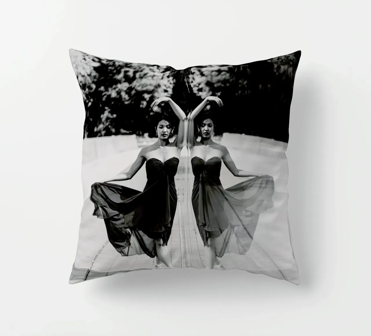 Perfect Symmetry cuscino da Runway Collective