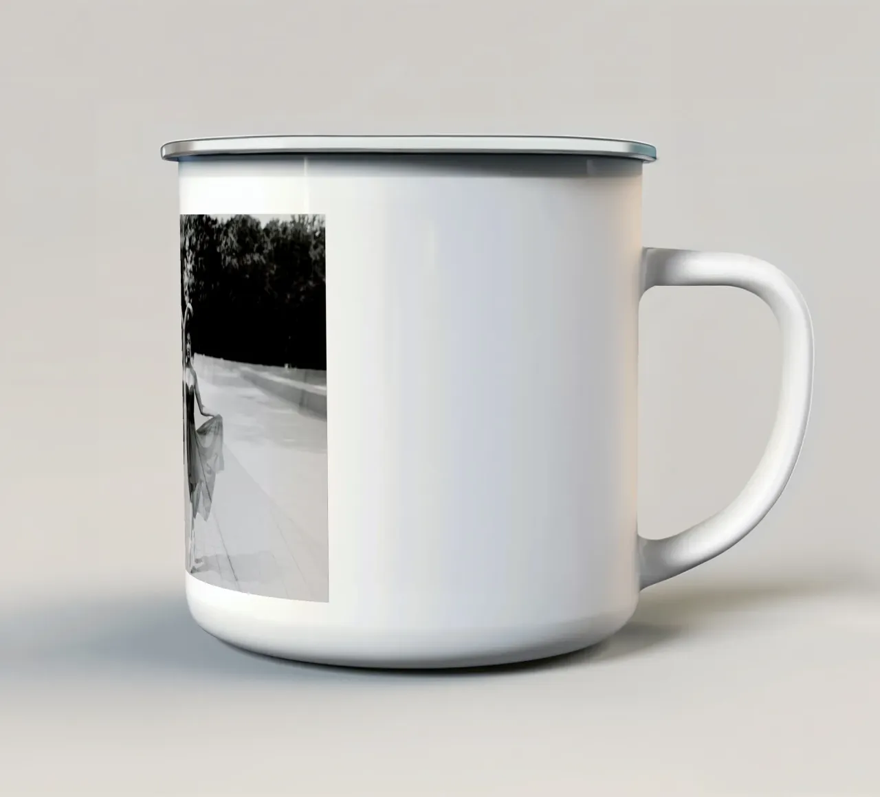 Perfect Symmetry tazza in smalto da Runway Collective