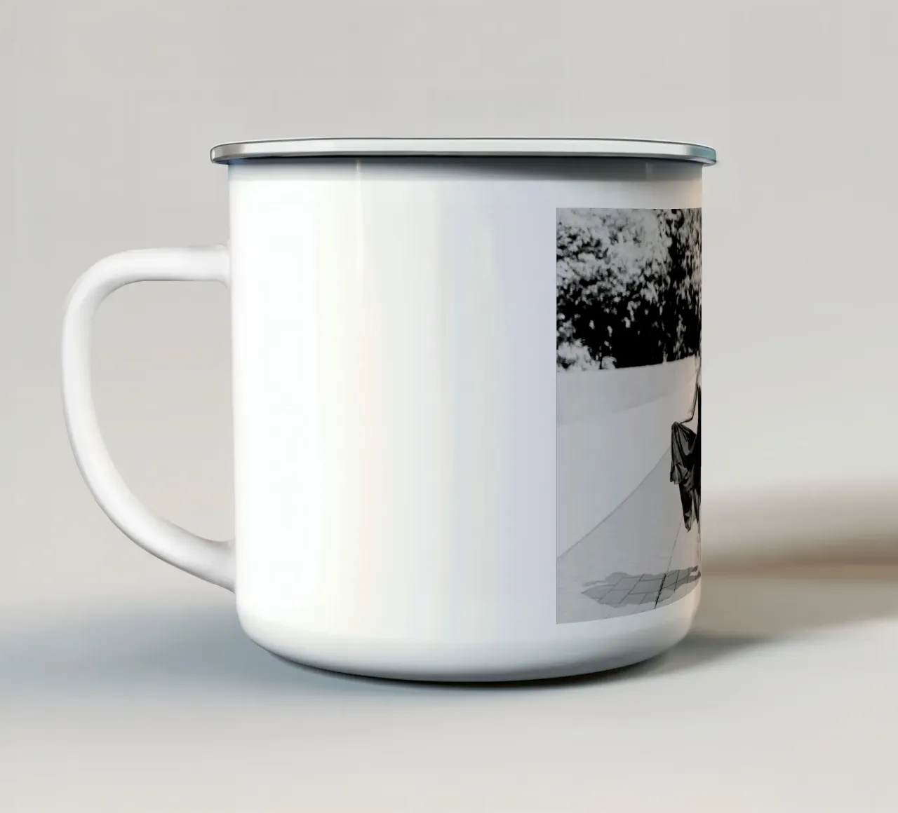 Perfect Symmetry tazza in smalto da Runway Collective