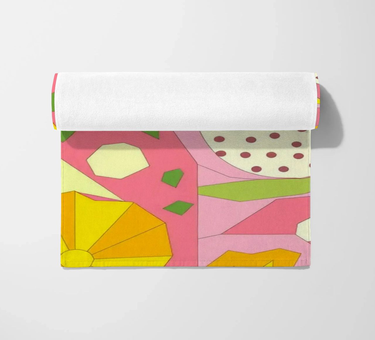 Explosion florale abstraite serviette de plage de Veiled Canvas