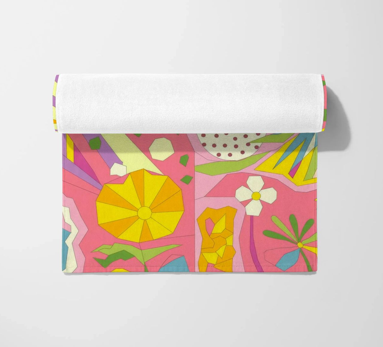 Explosion florale abstraite serviette de plage de Veiled Canvas
