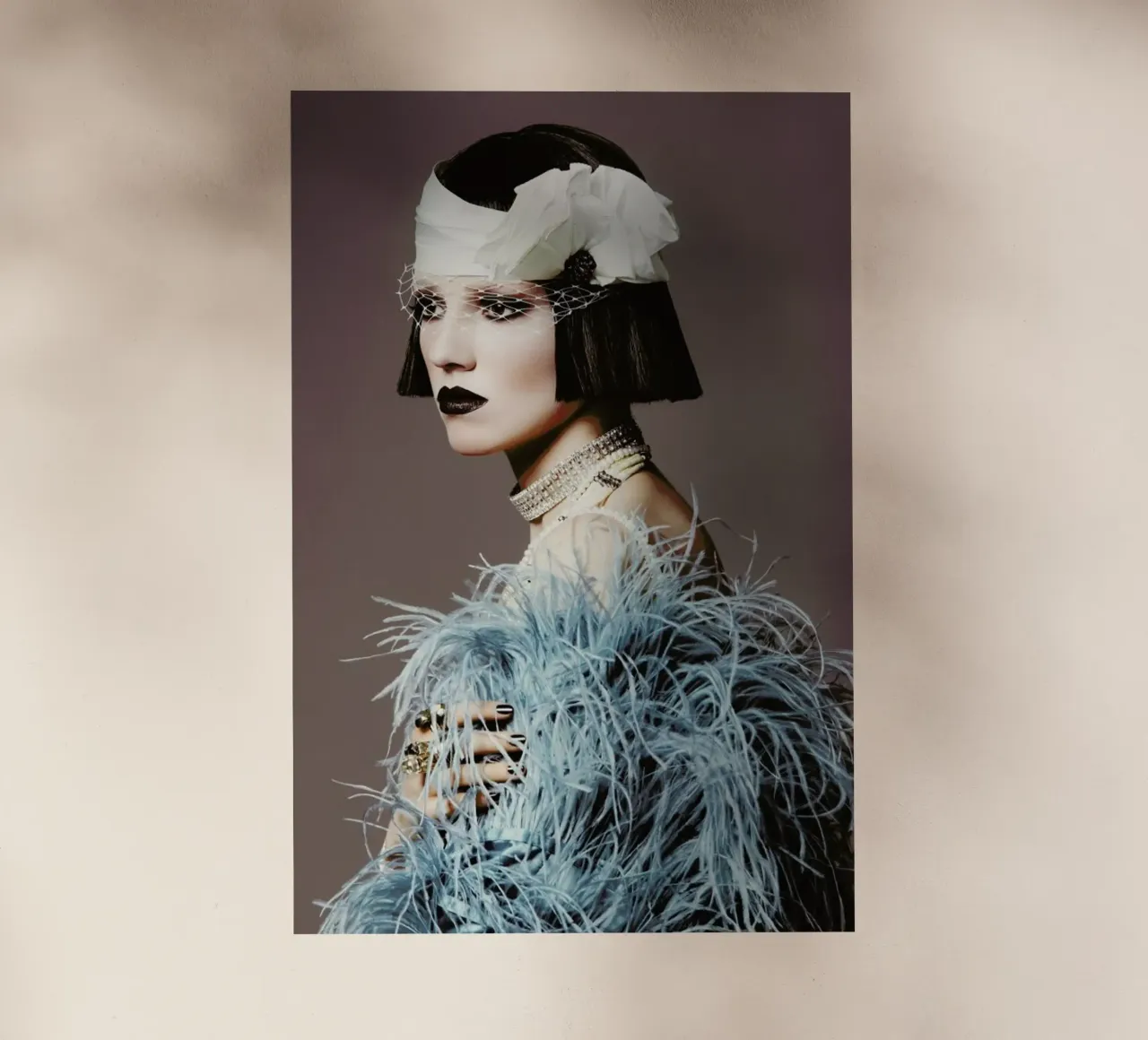 Feathers II pellicola backlit da Runway Collective