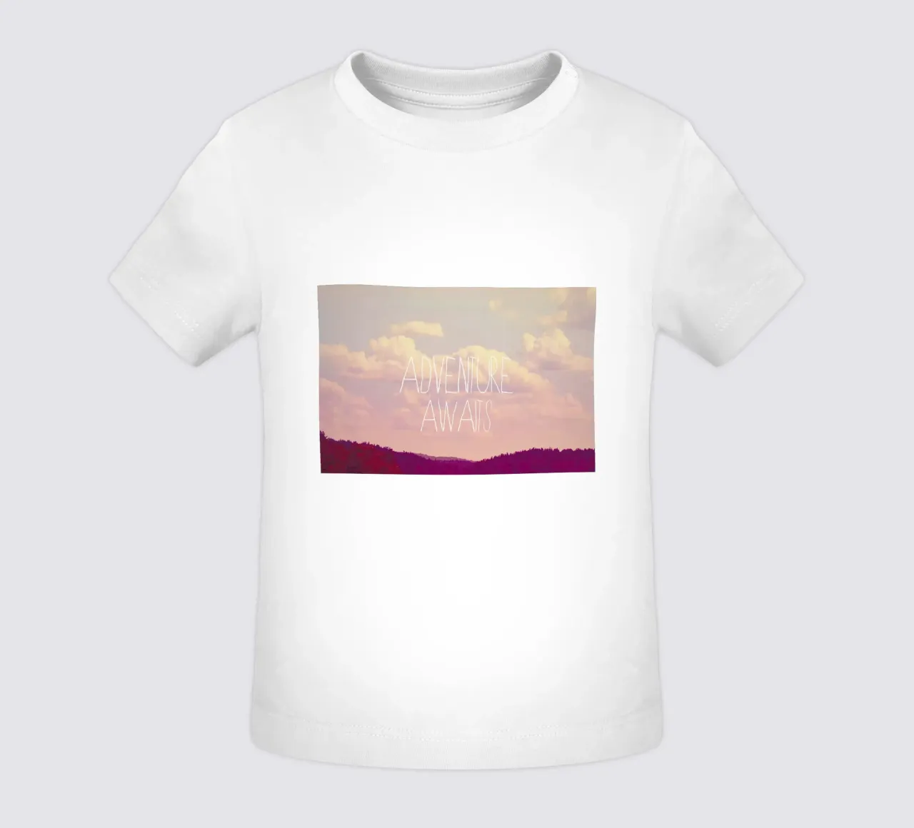 Adventure Awaits 1 maglietta neonato da Vintage Skies