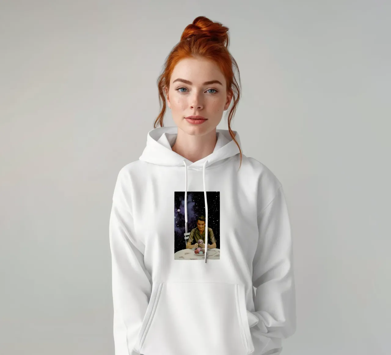 Femme Epluchant La Terre Print felpa con cappuccio da Florent Bodart