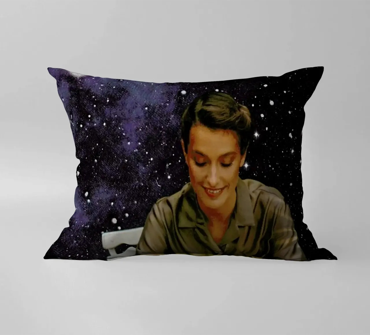Femme Epluchant La Terre Print cuscino da Florent Bodart