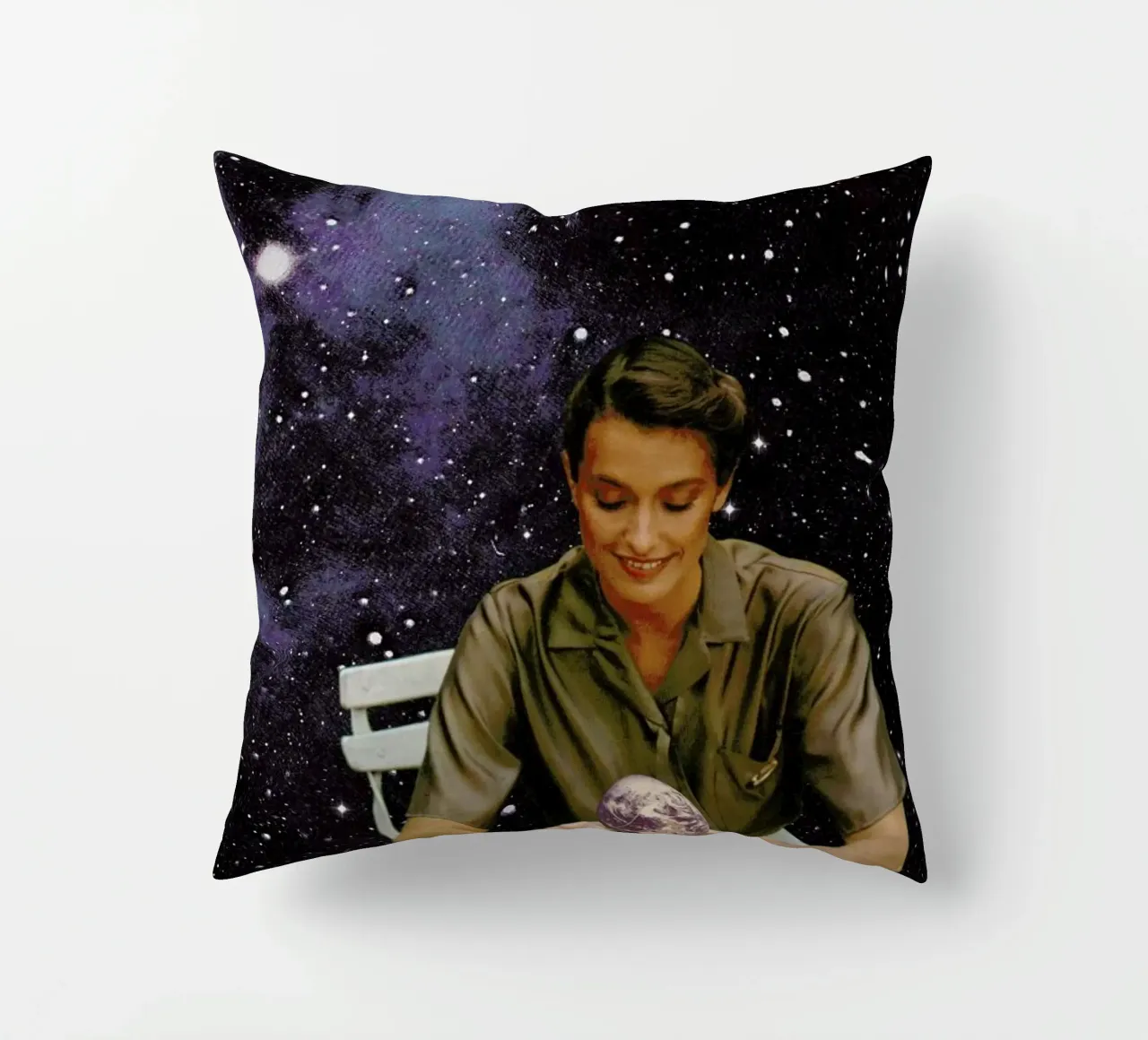 Femme Epluchant La Terre Print cuscino da Florent Bodart