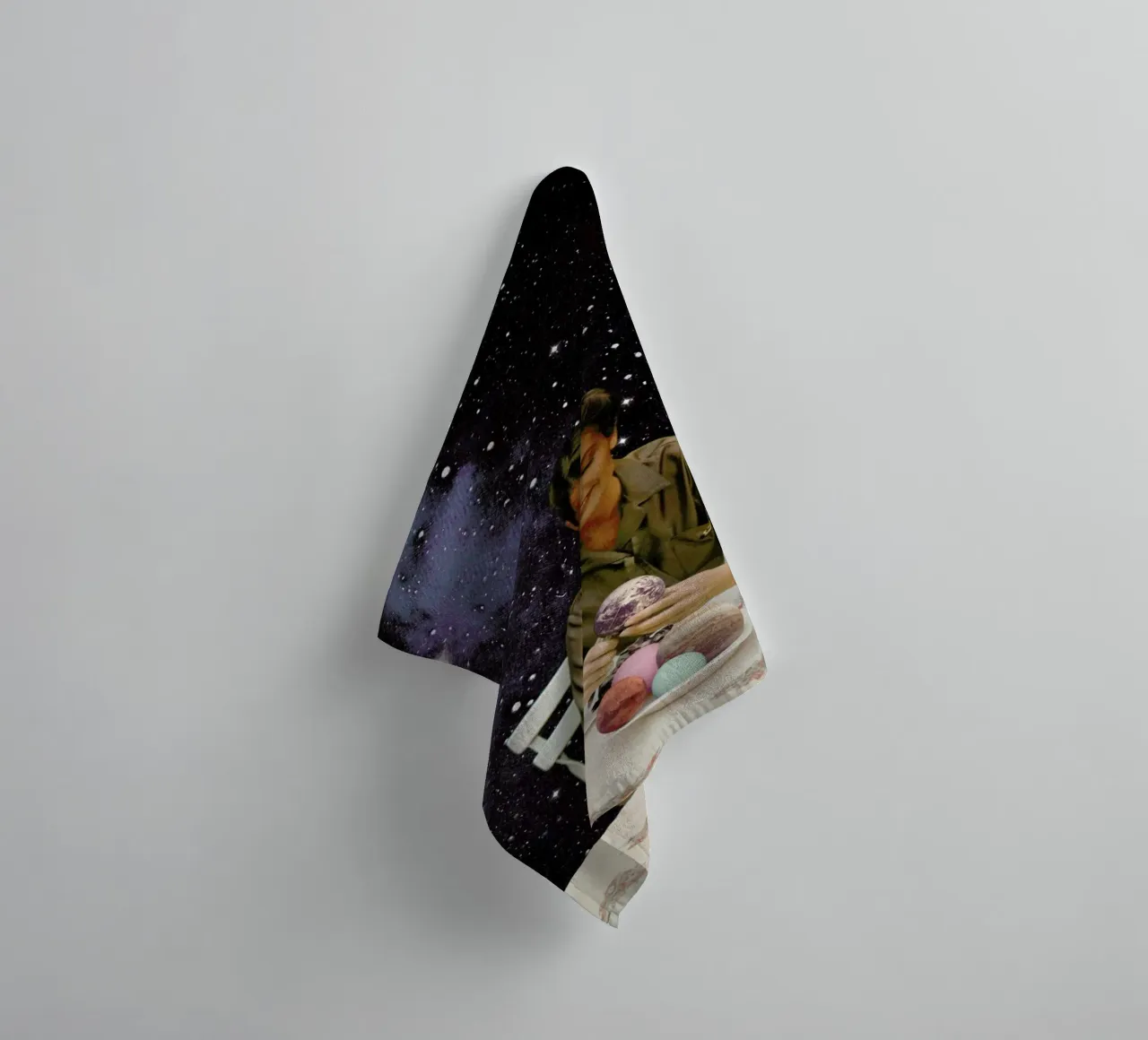 Femme Epluchant La Terre Print asciugamano da bagno da Florent Bodart