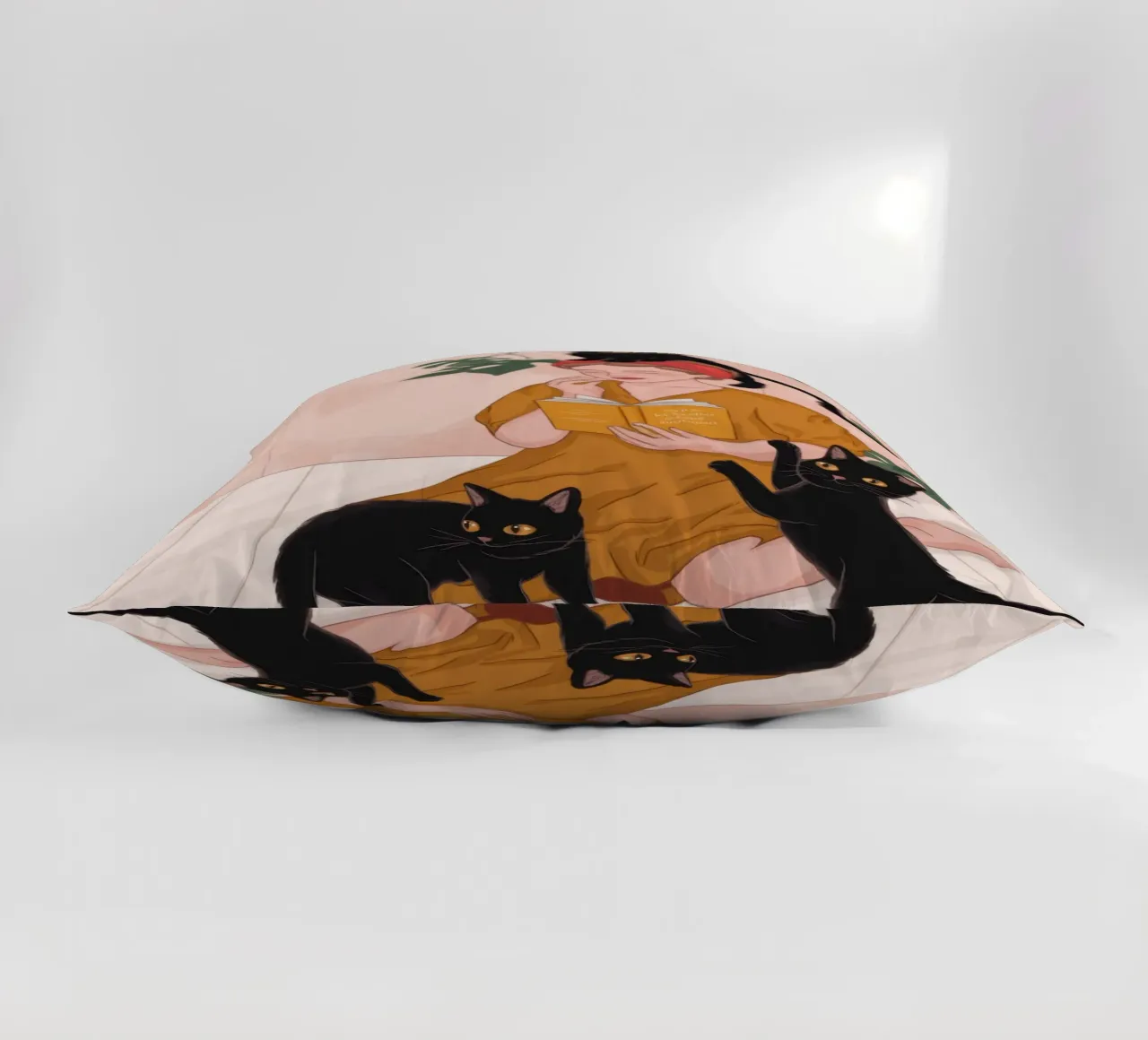 Delizia dell'affetto felino cuscino da Veiled Canvas