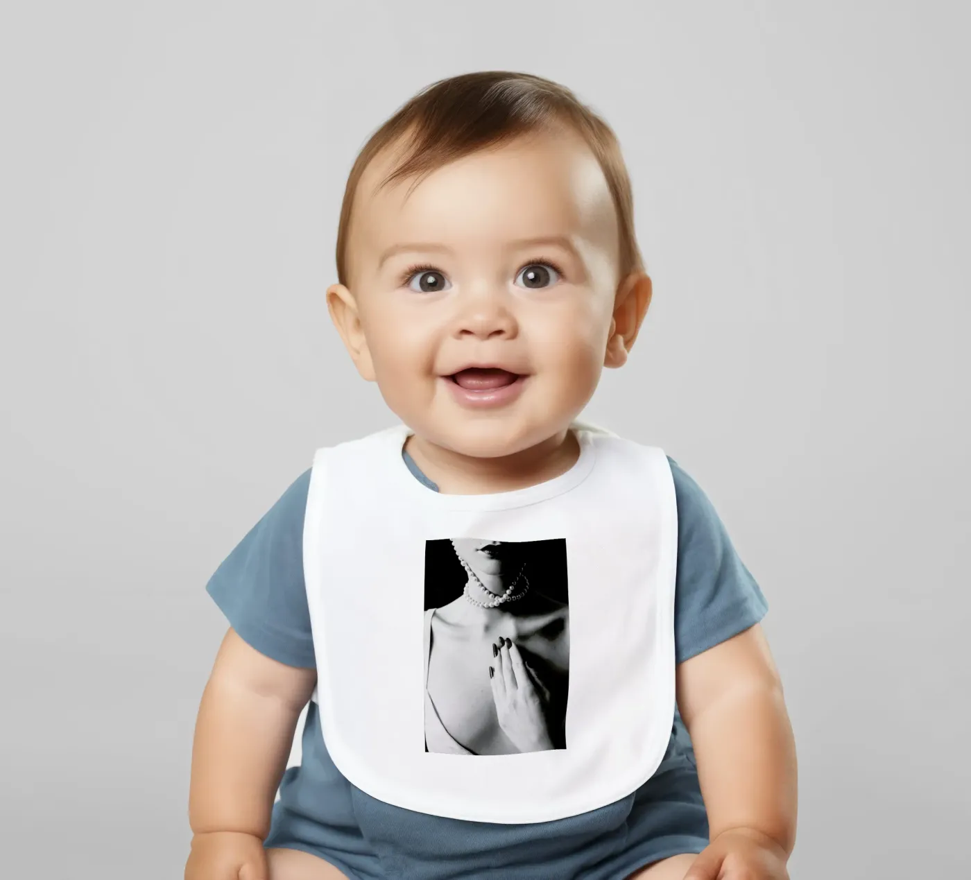 Adornment bavaglino da Runway Collective