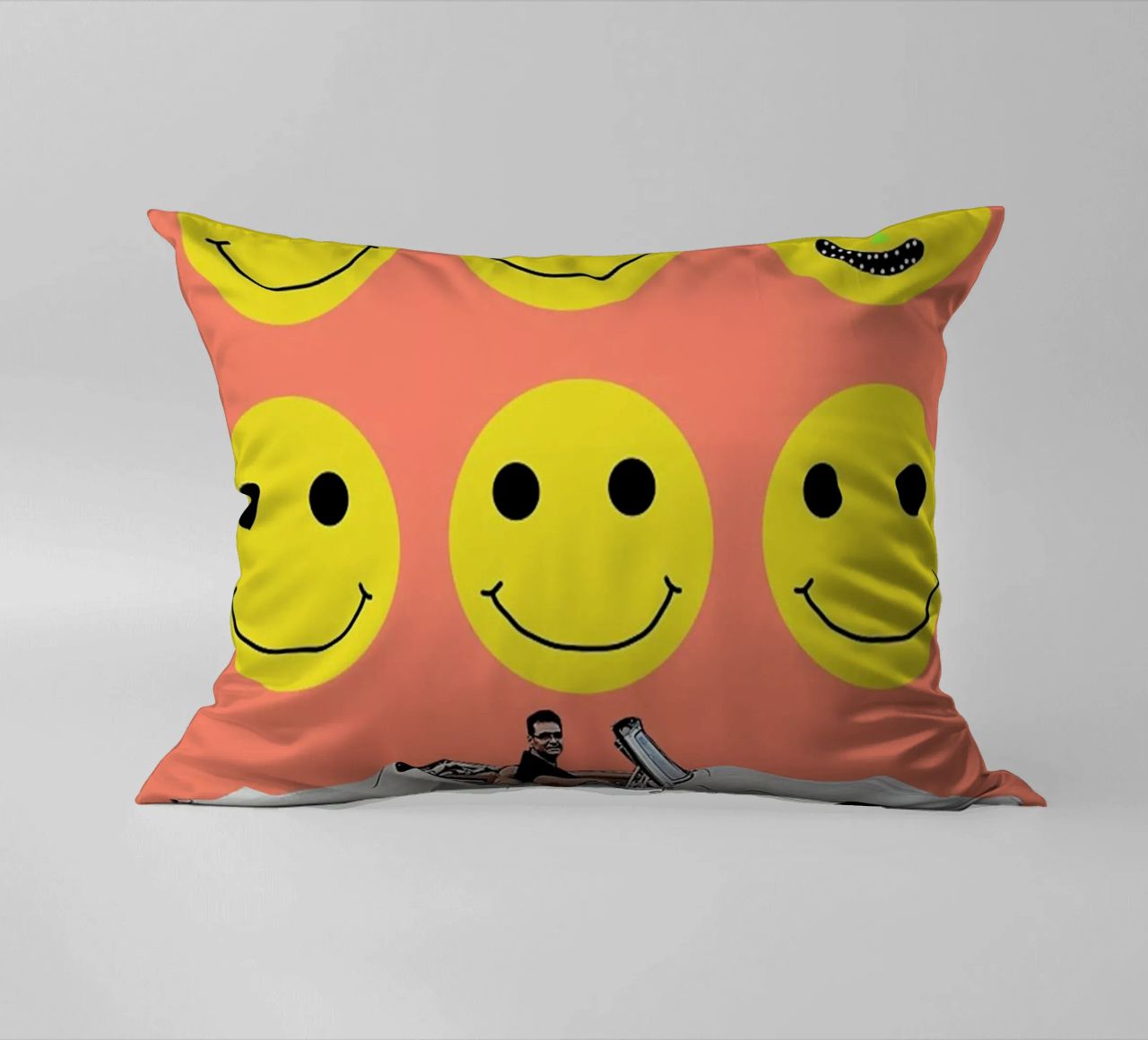 some smiles are more equal than others cuscino da FinnanoFenno
