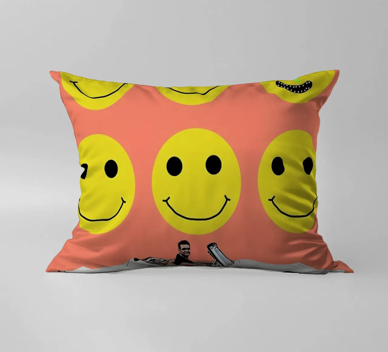 some smiles are more equal than others coussin de FinnanoFenno