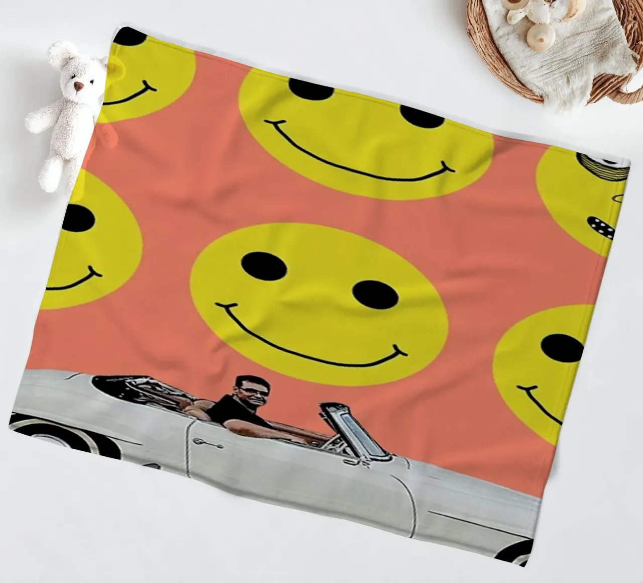 some smiles are more equal than others coperta in pile da FinnanoFenno