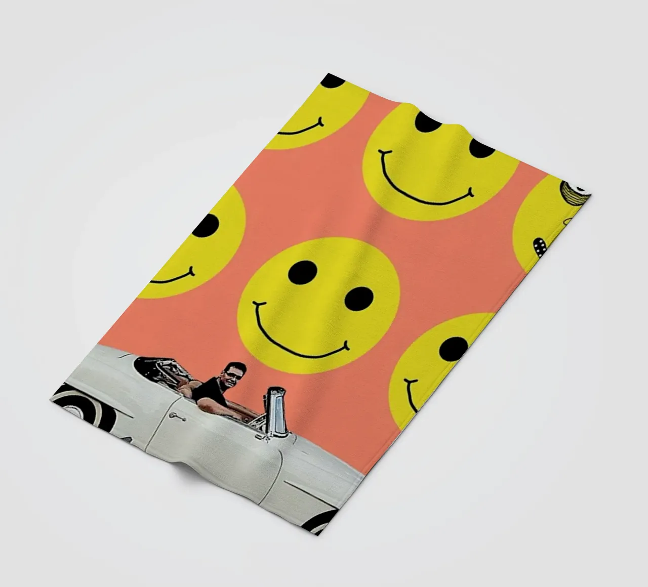 some smiles are more equal than others coperta in pile da FinnanoFenno