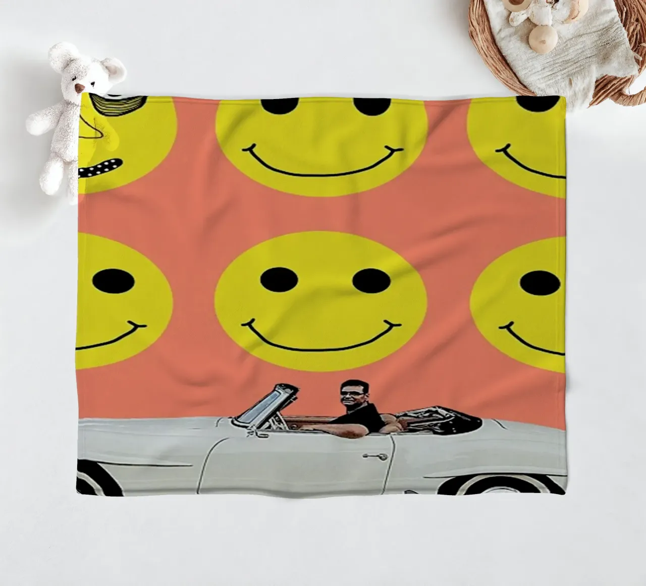 some smiles are more equal than others coperta in pile da FinnanoFenno