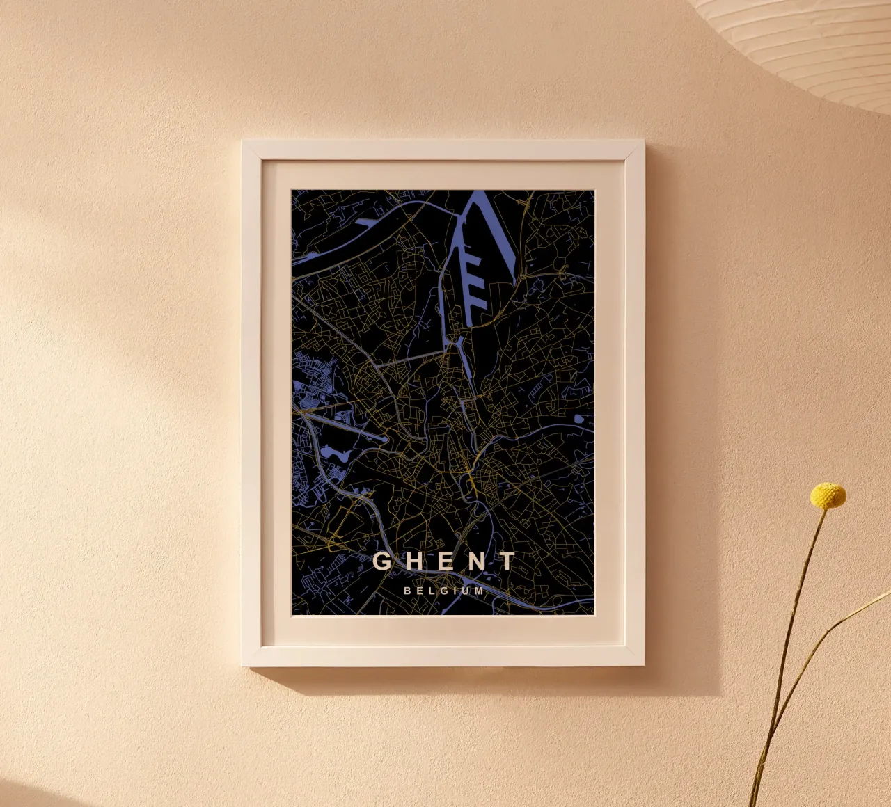 Gand Belgio - Mappa della città in nero e oro poster con telaio in alluminio da Cartographers Library