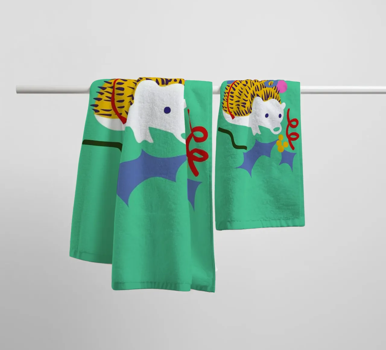 Spikes on Holiday asciugamano da bagno da Mariery Young