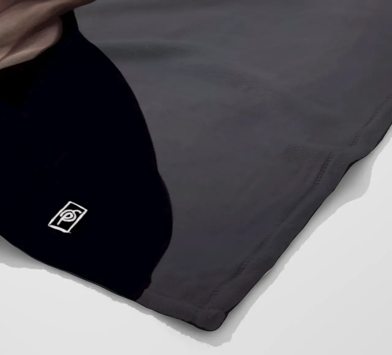 Joaquin Phoenix coperta in pile da Rob Art | Illustration