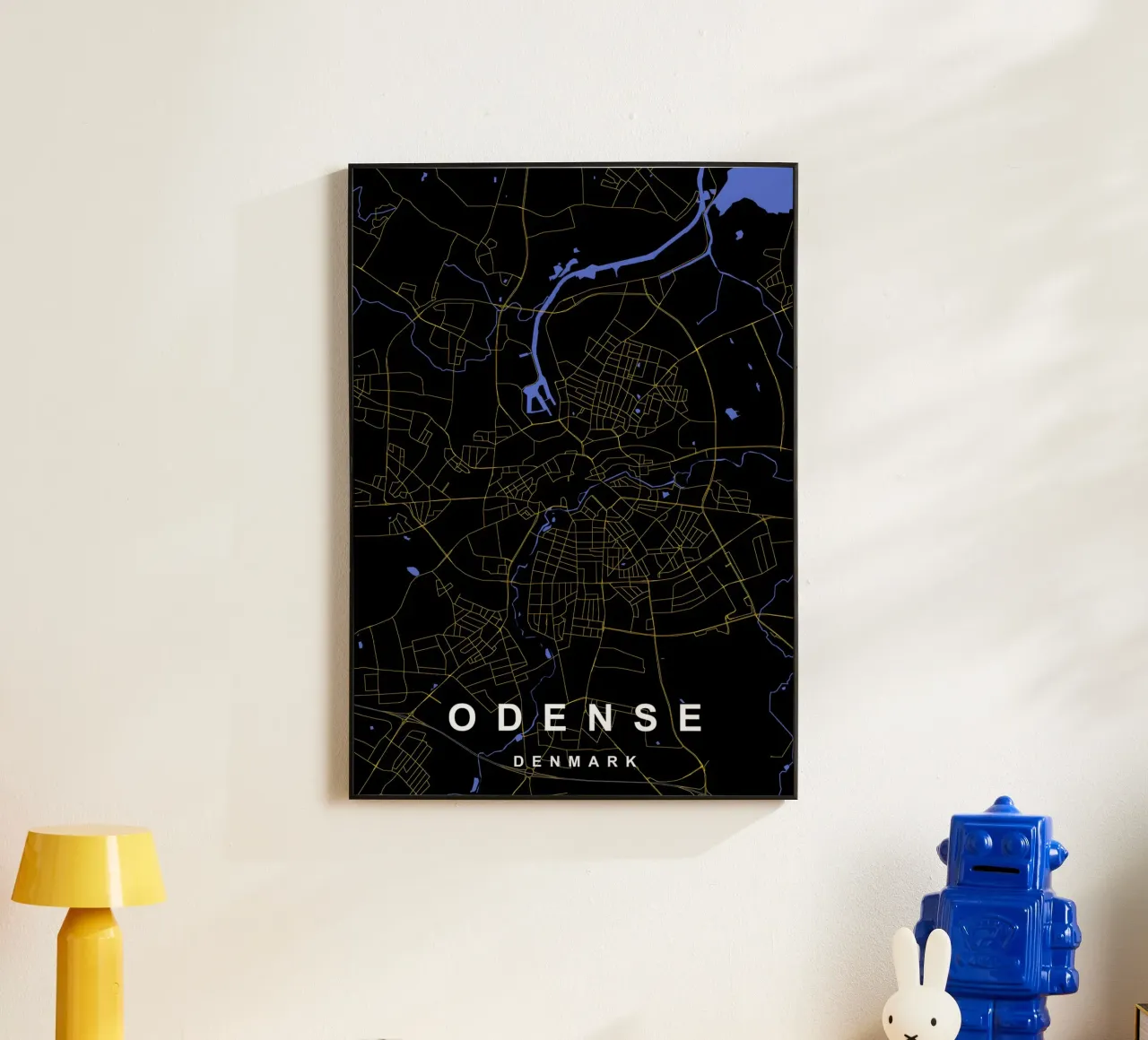 Odense Danimarca - Mappa della città in nero e oro alluminio dibond da Cartographers Library