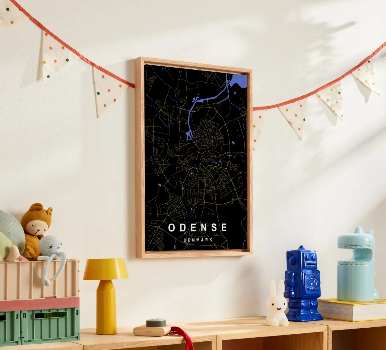 Odense Danimarca - Mappa della città in nero e oro tela con Cornice a cassetta da Cartographers Library