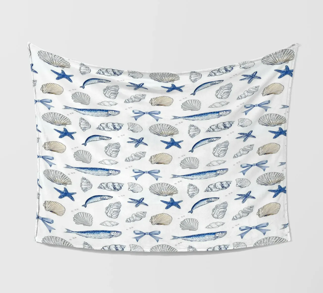 Sardine blu navy Conchiglie pesce pescatore Charm nautico coperta in pile da Gentle Echoes Art