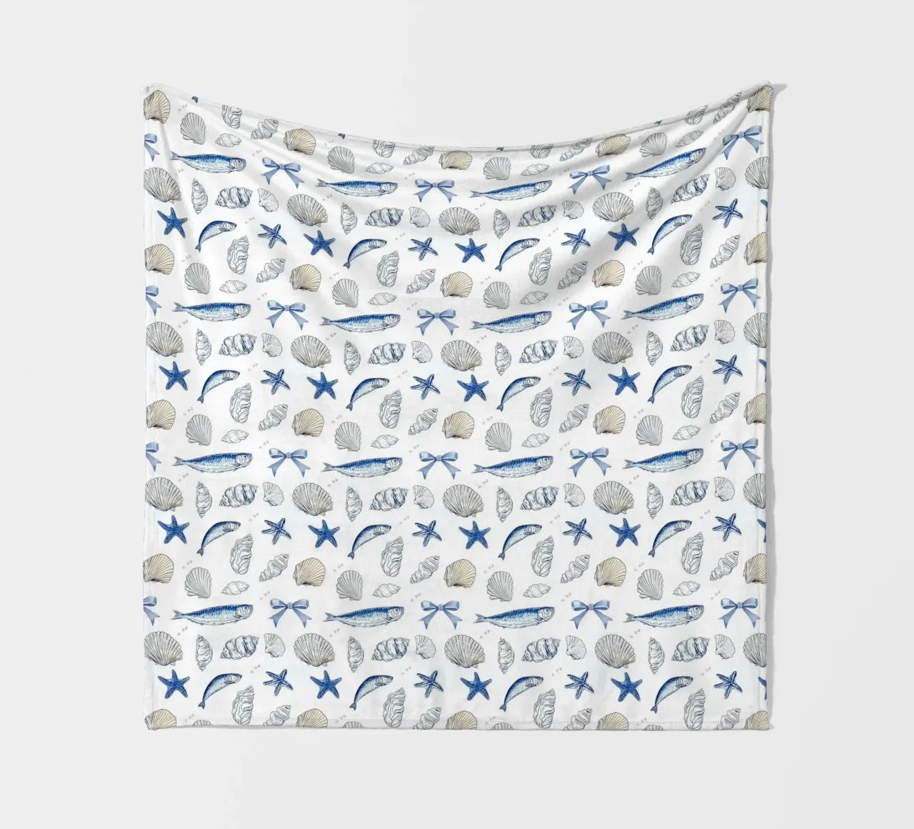 Sardine blu navy Conchiglie pesce pescatore Charm nautico coperta in pile da Gentle Echoes Art