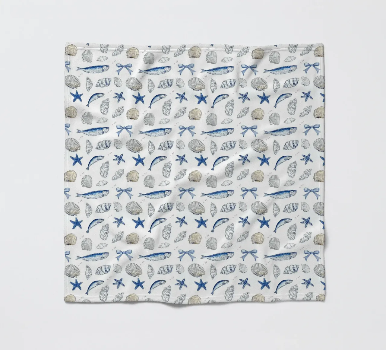 Sardine blu navy Conchiglie pesce pescatore Charm nautico coperta in pile da Gentle Echoes Art