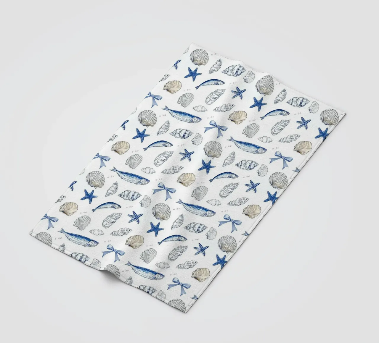 Sardine blu navy Conchiglie pesce pescatore Charm nautico coperta in pile da Gentle Echoes Art