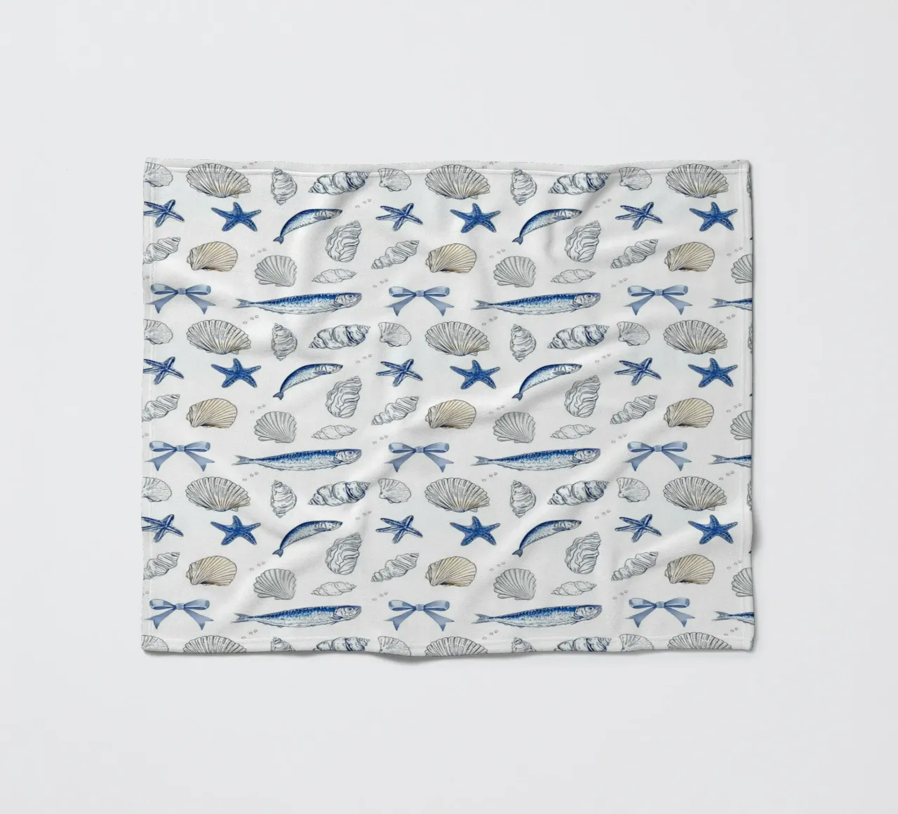 Sardine blu navy Conchiglie pesce pescatore Charm nautico coperta in pile da Gentle Echoes Art