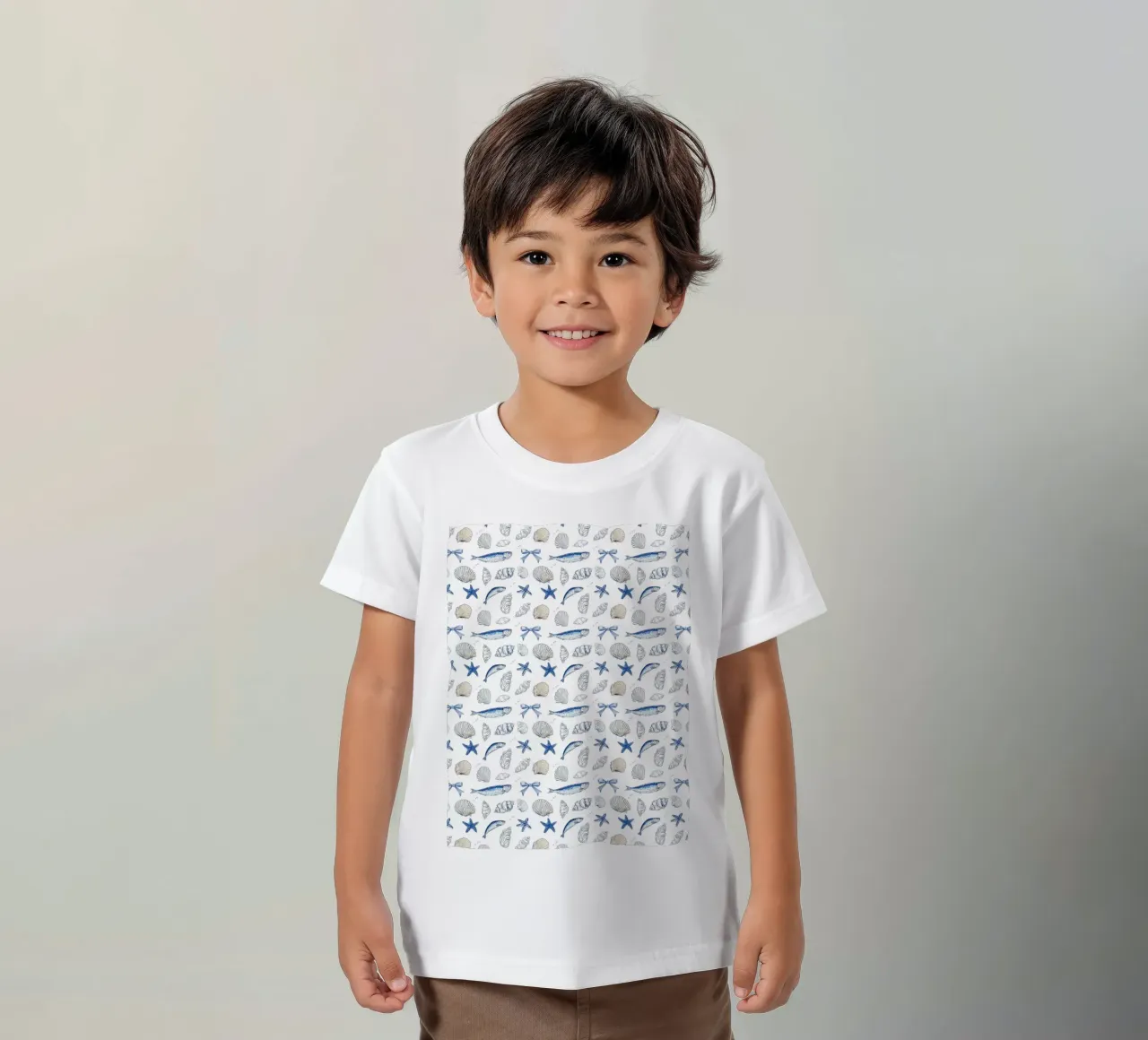 Sardine blu navy Conchiglie pesce pescatore Charm nautico t-shirt bambini da Gentle Echoes Art