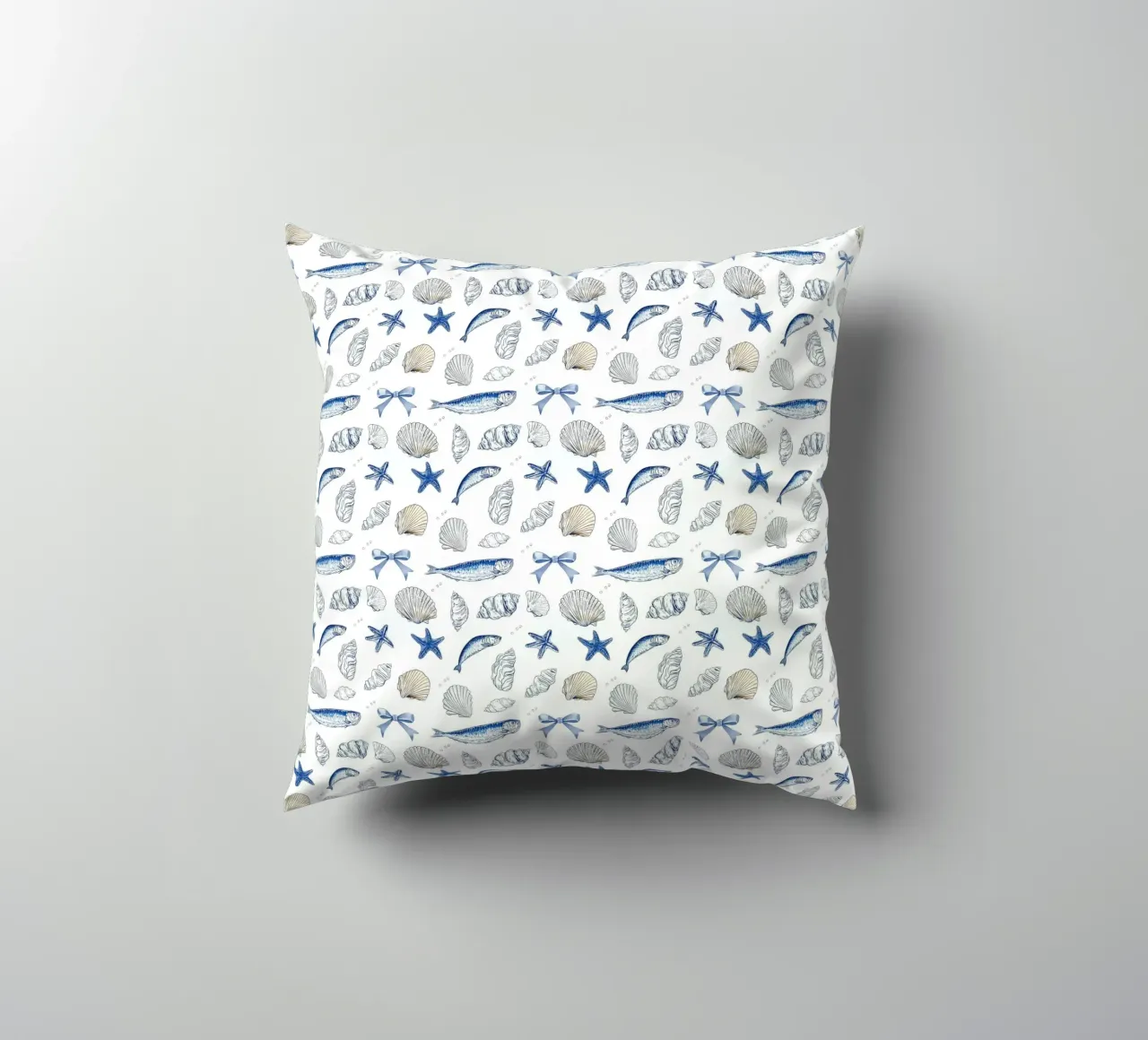 Sardine blu navy Conchiglie pesce pescatore Charm nautico cuscino da Gentle Echoes Art