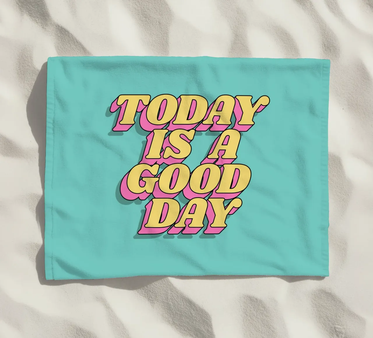 Oggi è un buon giorno Stampa tipografica Giallo Rosa Turchese telo mare da THE MOTIVATED TYPE