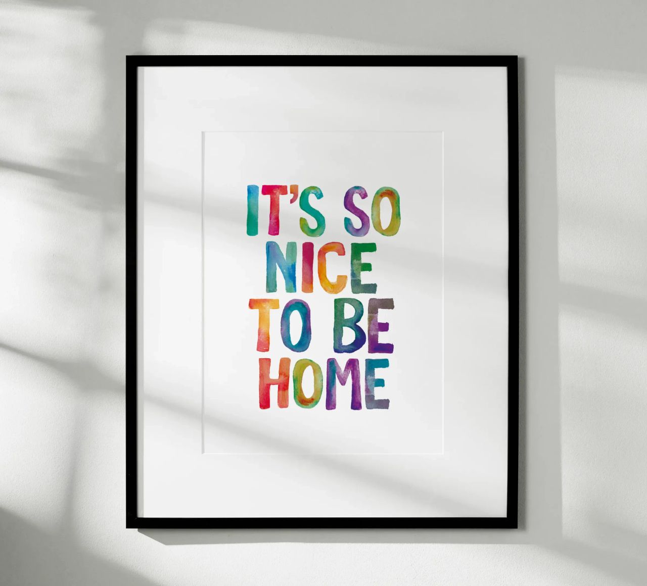 It's So Nice to Be Home (C'est si bon d'être chez soi) Typographie arc-en-ciel poster de THE MOTIVATED TYPE