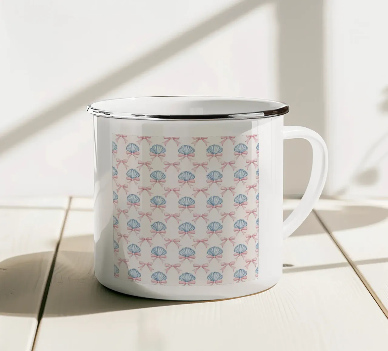 Blaue Muscheln & rosa Schleifen Coquette Meerjungfrau Nautisch Emaille Tasse von Gentle Echoes Art