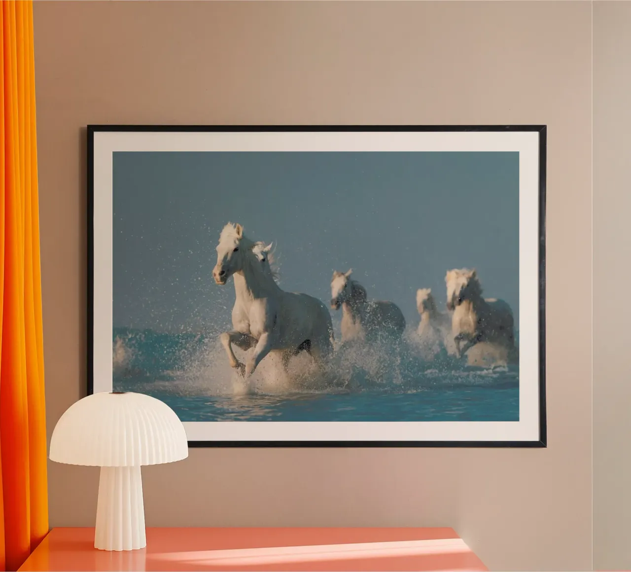 Angels of Camargue - Rostovskiy Anton poster con telaio in plastica da Pictufy
