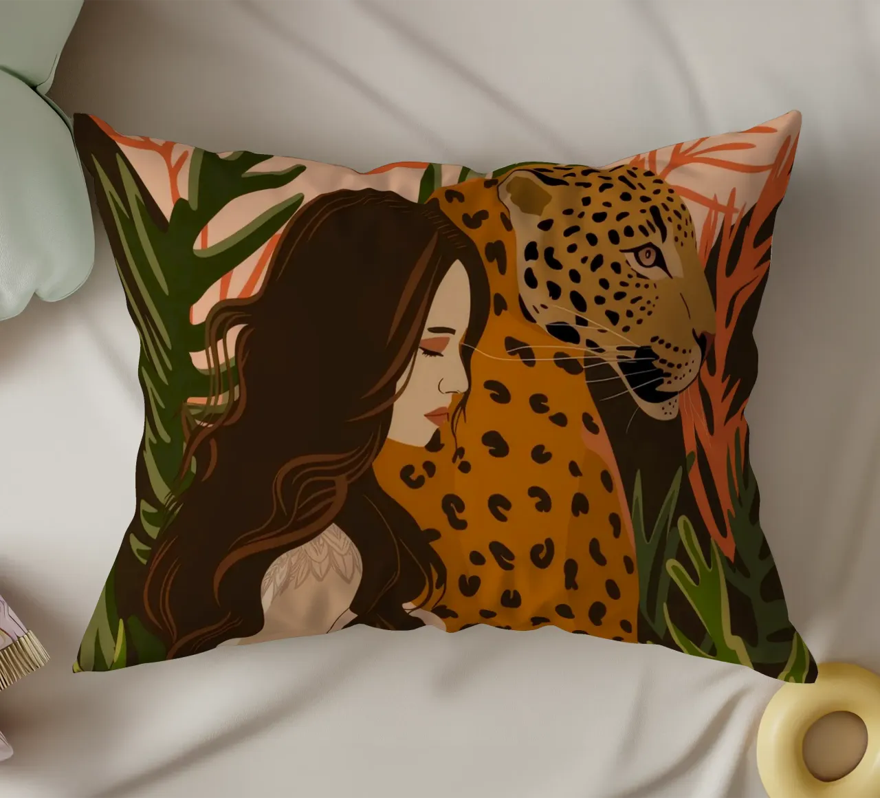 Abbraccio della giungla selvaggia cuscino da Atelier Tiga