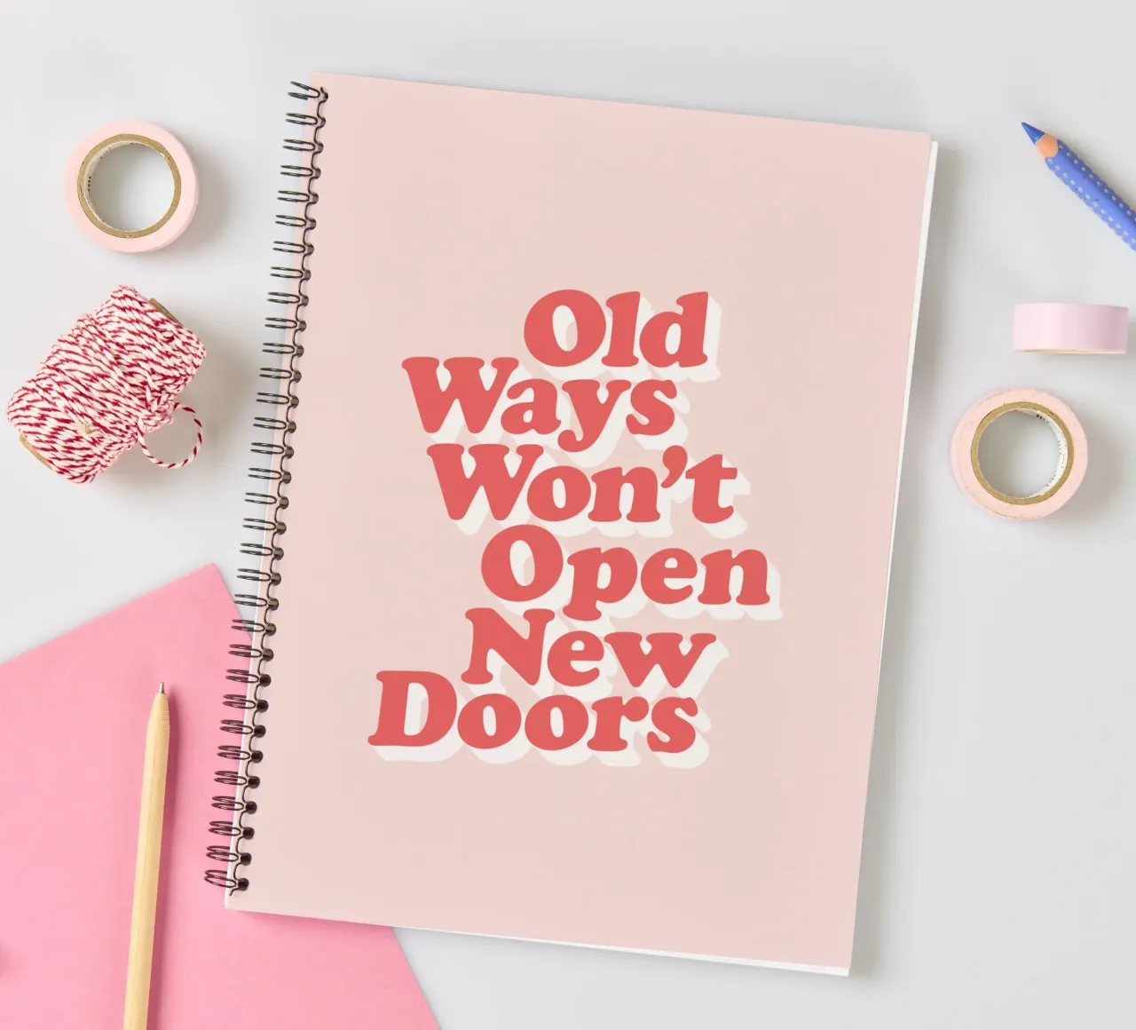 Old Ways Won't Open New Doors Tipografía Diseño cuaderno de espiral de THE MOTIVATED TYPE