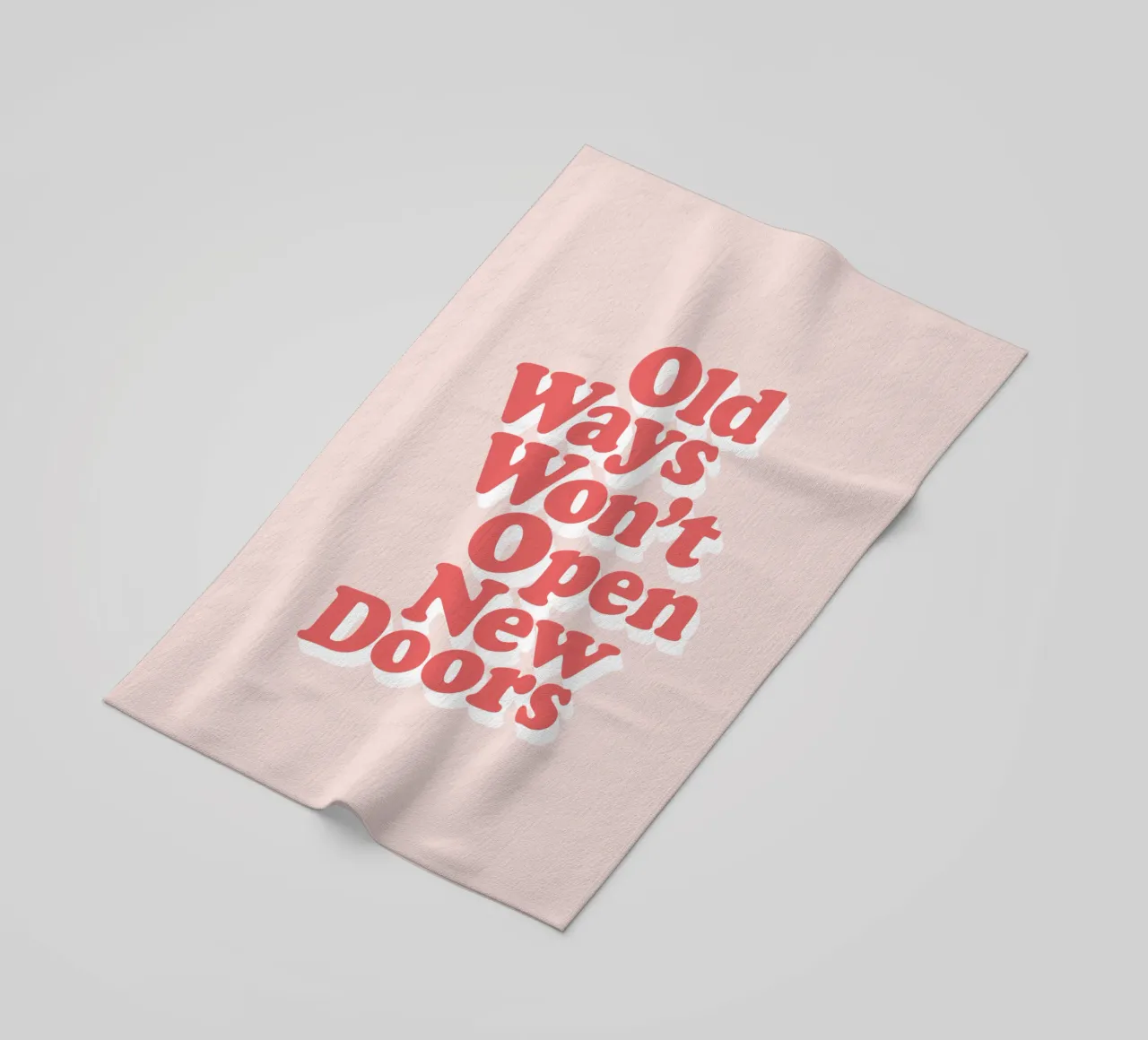 Old Ways Won't Open New Doors Tipografía Diseño toalla de playa de THE MOTIVATED TYPE