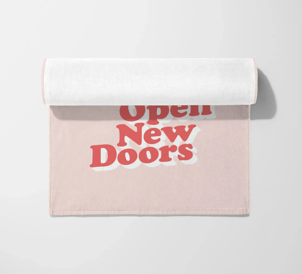 Old Ways Won't Open New Doors Tipografía Diseño toalla de playa de THE MOTIVATED TYPE