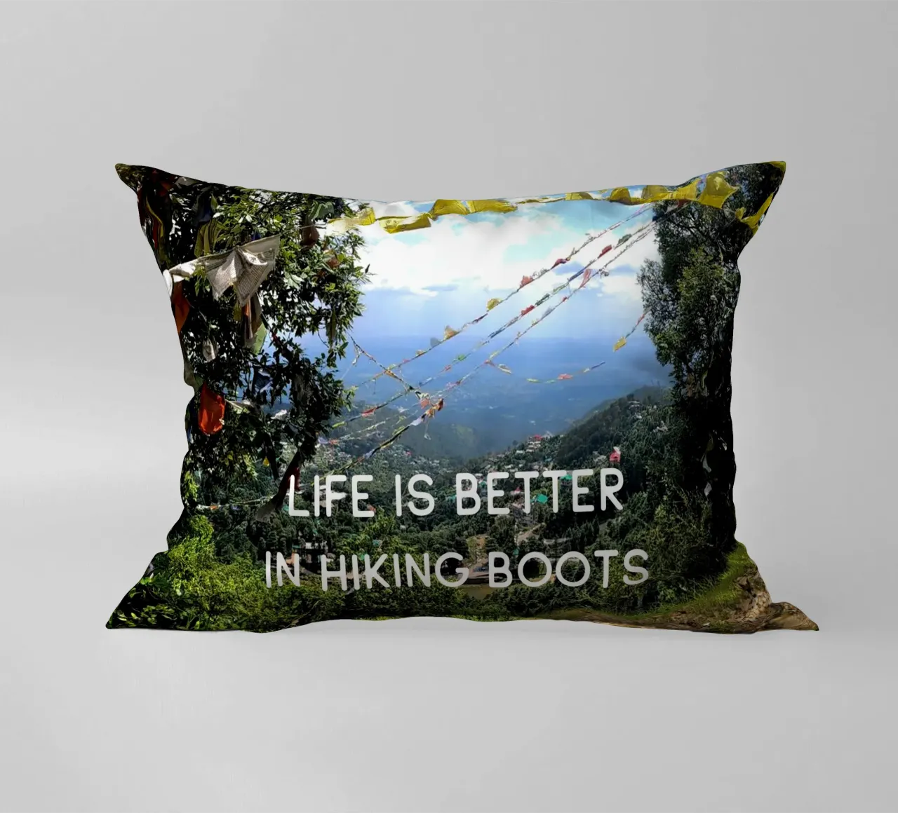 Life is better in hiking boots cuscino da Happy 😃 Art 🎨 by Christine Schnoell