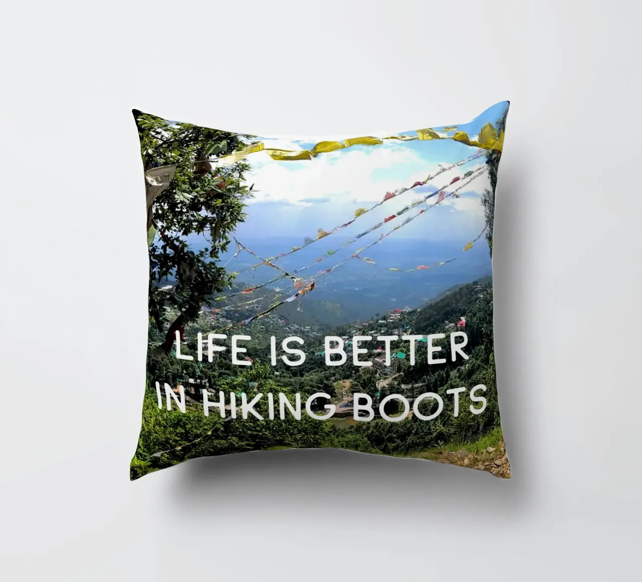 Life is better in hiking boots cuscino da Happy 😃 Art 🎨 by Christine Schnoell