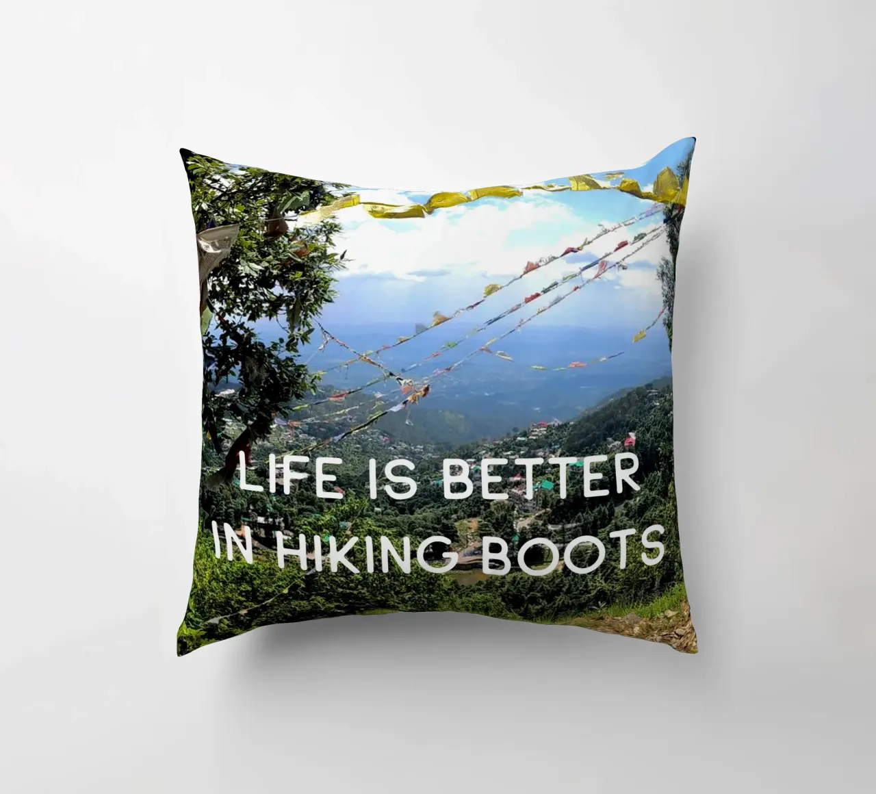 Life is better in hiking boots cuscino da Happy 😃 Art 🎨 by Christine Schnoell