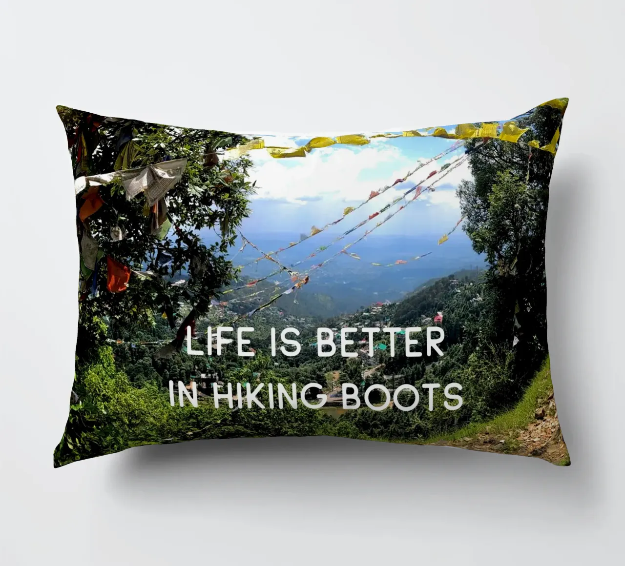 Life is better in hiking boots cuscino da Happy 😃 Art 🎨 by Christine Schnoell