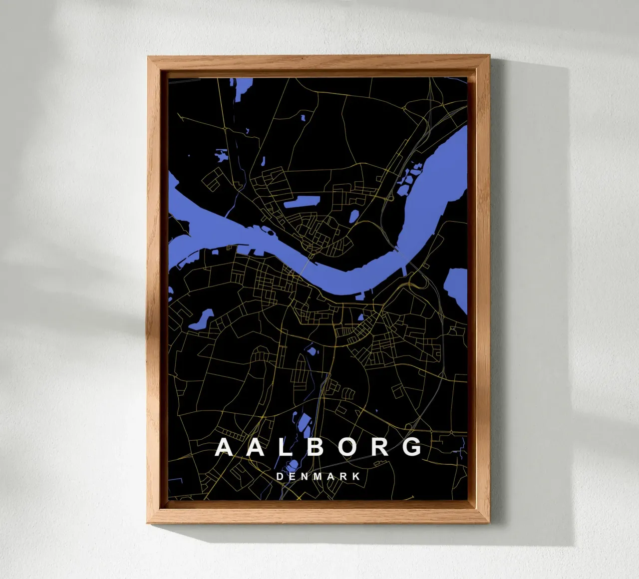 Mappa della città di Aalborg Danimarca Nero e Oro alluminio dibond da Cartographers Library