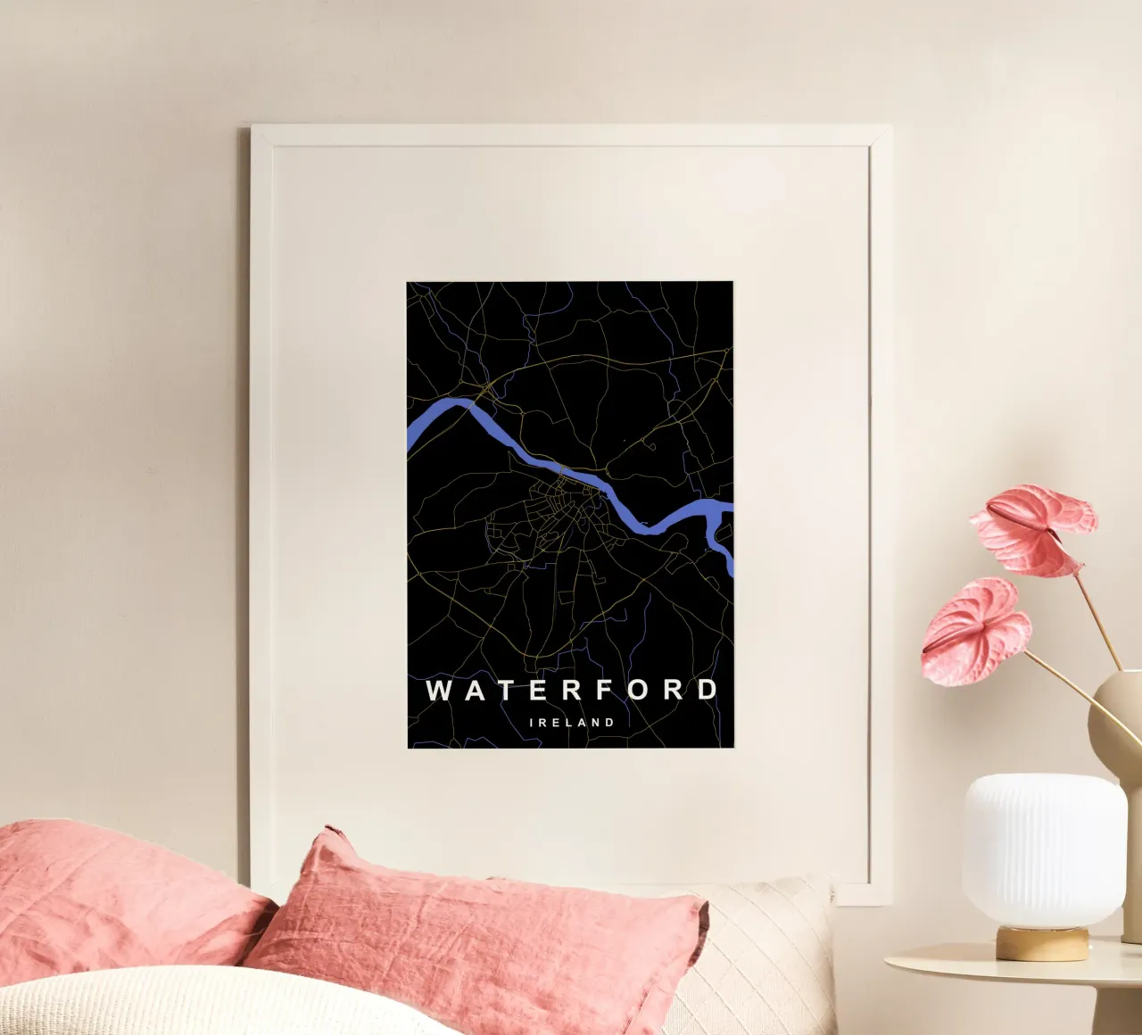Waterford Irlanda - Mappa della città in nero e oro poster con telaio in alluminio da Cartographers Library