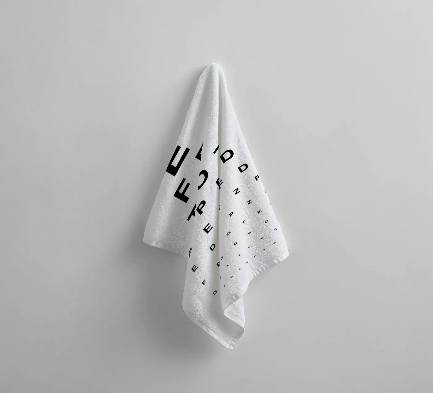 Eye Chart badhanddoek van daylight design studio