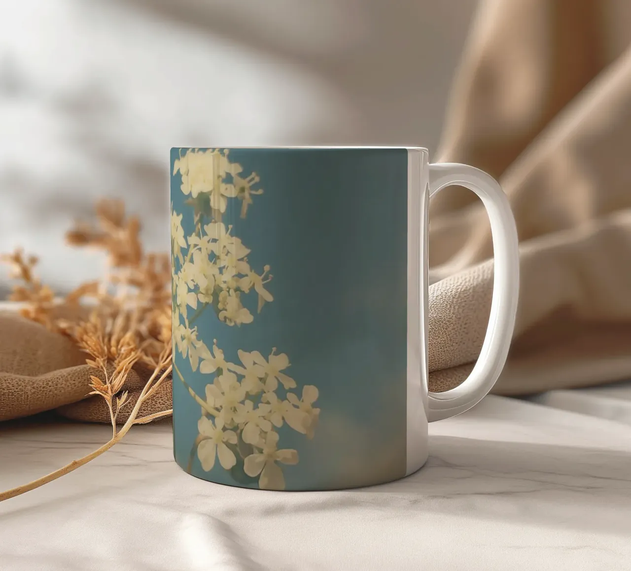 Selvaggio e libero tazza in ceramica da Cassia Beck Photography