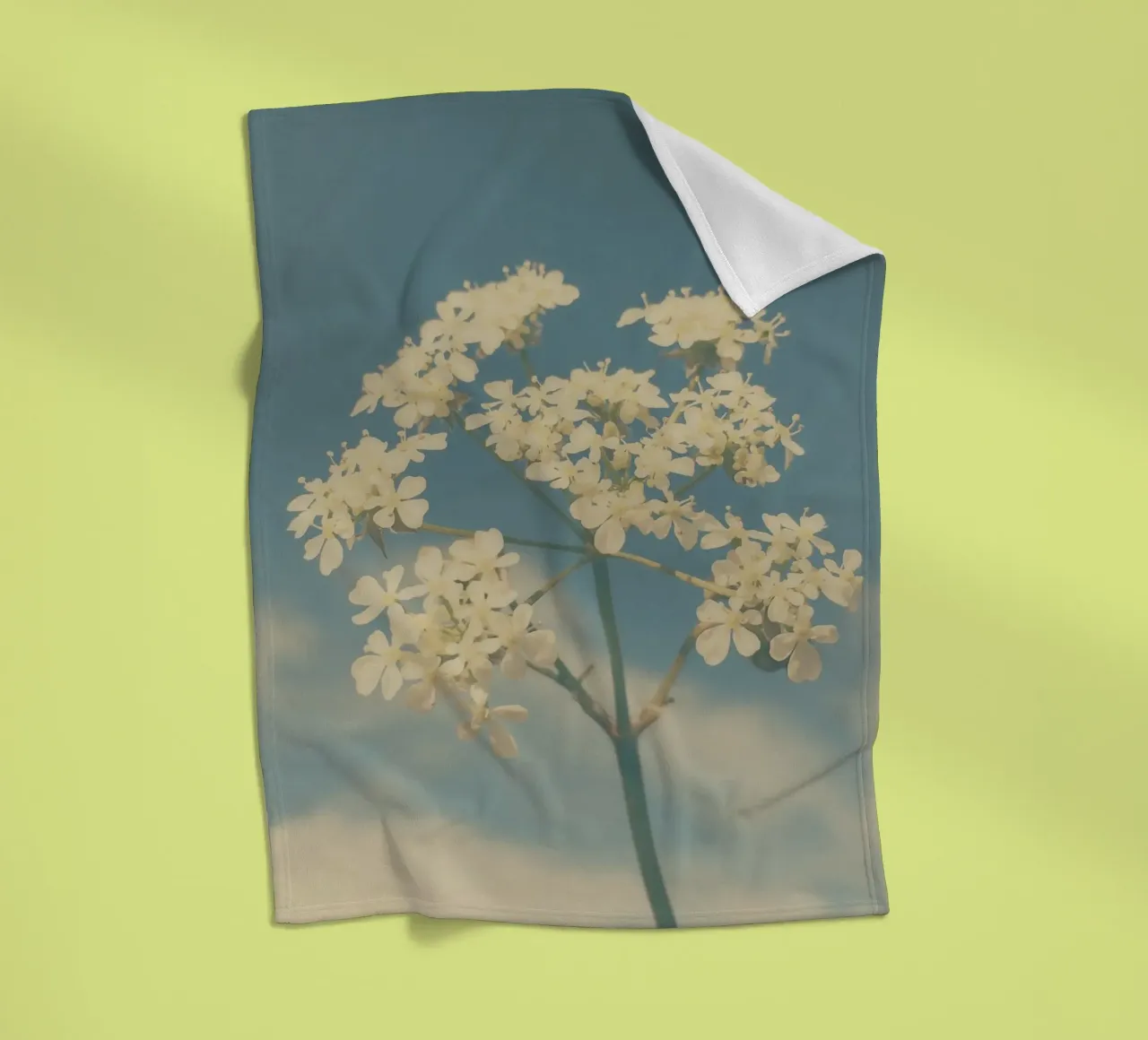 Wild und frei Fleecedecke von Cassia Beck Photography