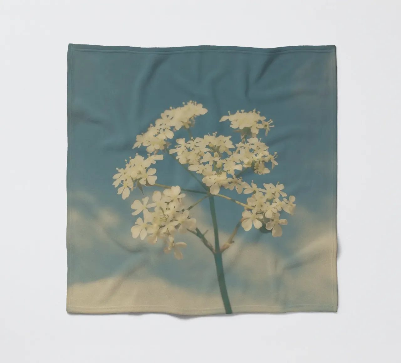 Wild und frei Fleecedecke von Cassia Beck Photography